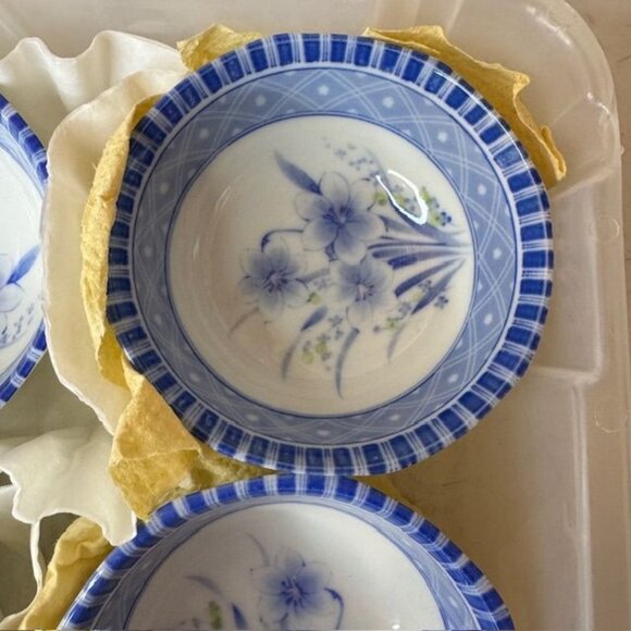 Set Of 6 Japanese Porcelain Bowls With Blue Floral Pattern - Picture 2 of 6